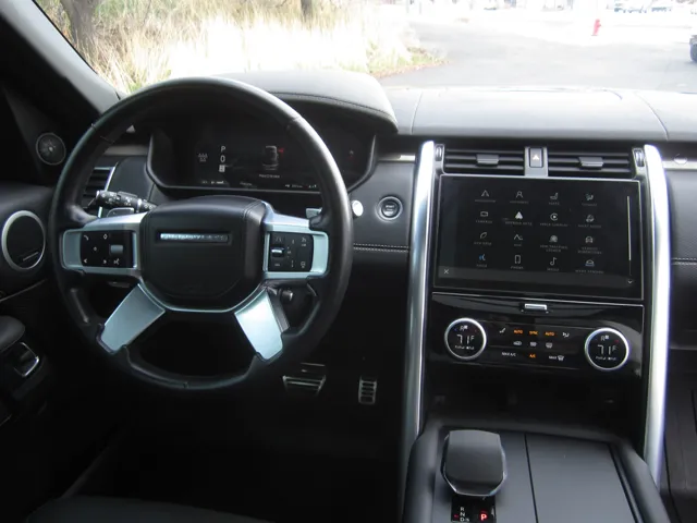 2023 Land Rover Discovery Metropolitan Edition - Photo 14