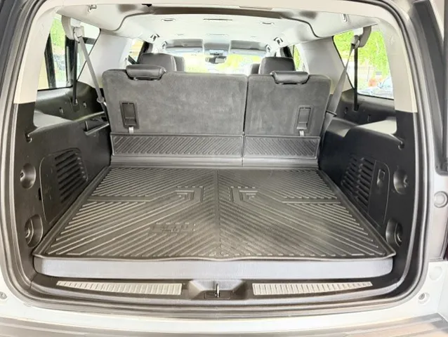 2019 Chevrolet Suburban LT - Photo 17