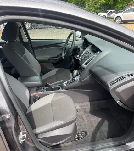 2014 Ford Focus SE photo 5