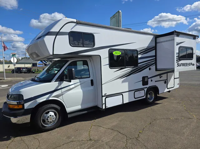 2023 Chevrolet Express Cutaway Base