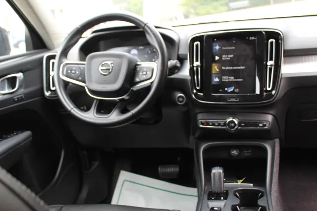 2021 Volvo XC40 Momentum photo 27