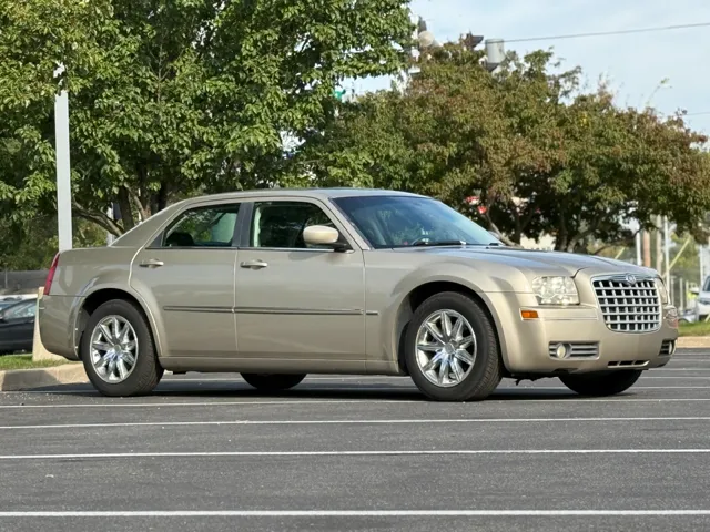 2009 Chrysler 300 Touring photo 2