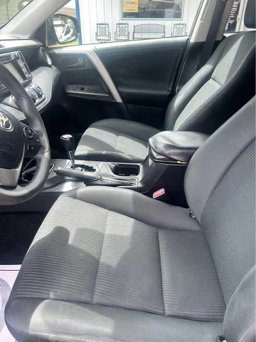 2017 Toyota RAV4 LE - Photo 7