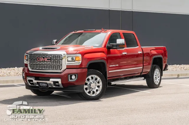 2019 GMC Sierra 4WD Crew Cab Standard Box Denali's photo
