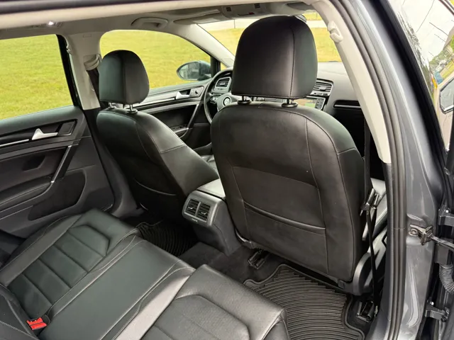 2017 Volkswagen Golf SportWagen 41