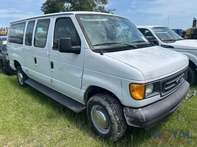 2004 Ford Econoline Wagon XL