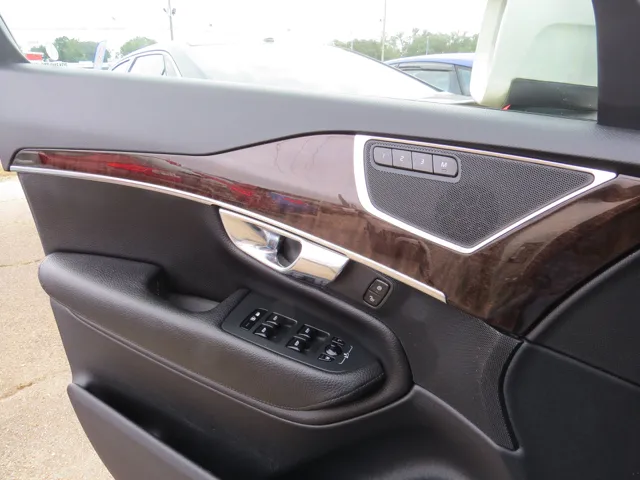 2016 Volvo XC90 Momentum - Photo 27