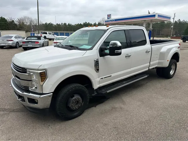 2018 Ford F-350 Super Duty Lariat's photo