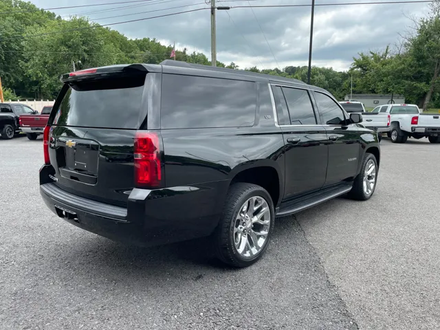 2019 Chevrolet Suburban LT photo 7