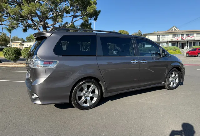2013 Toyota Sienna SE - Photo 8