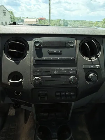 2015 Ford F-350 Super Duty Chassis Cab XLT - Photo 11