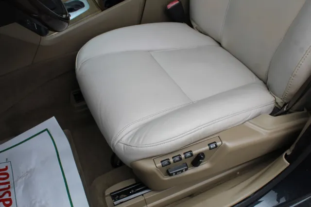 2010 Volvo XC90 AWD photo 21