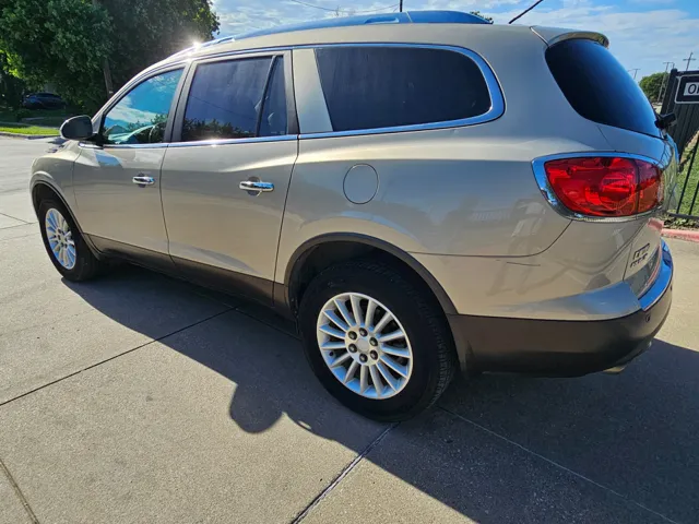 2010 Buick Enclave CXL photo 2