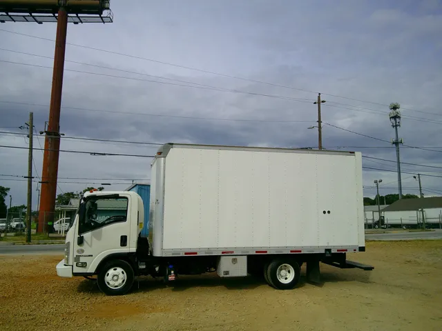 2017 Isuzu NPR HD - Photo 5