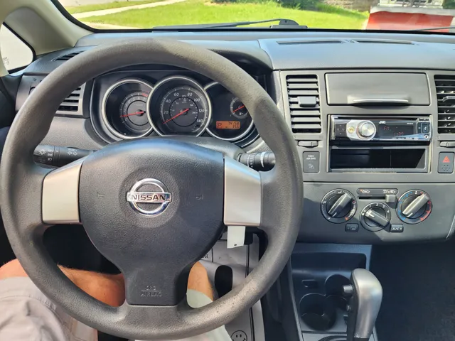 2011 Nissan Versa Base photo 16