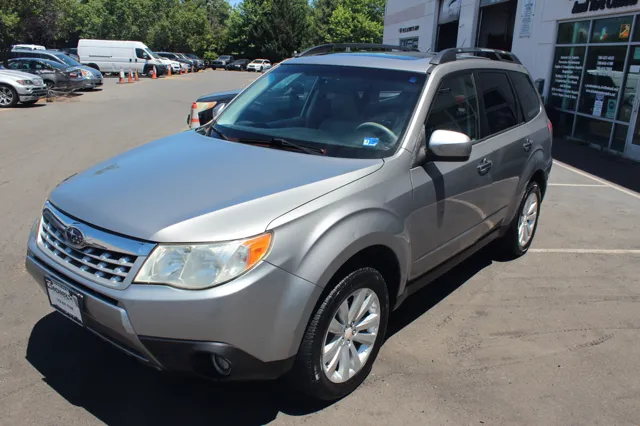 2011 Subaru Forester X Limited - Photo 3