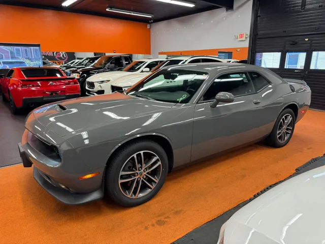 2019 Dodge Challenger photo 3