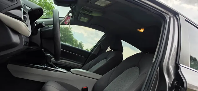 2019 Toyota Camry LE - Photo 9