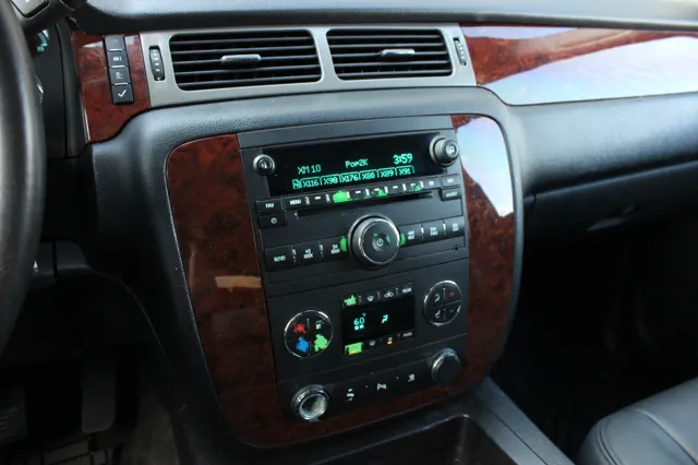 2011 Chevrolet Suburban LT - Photo 35