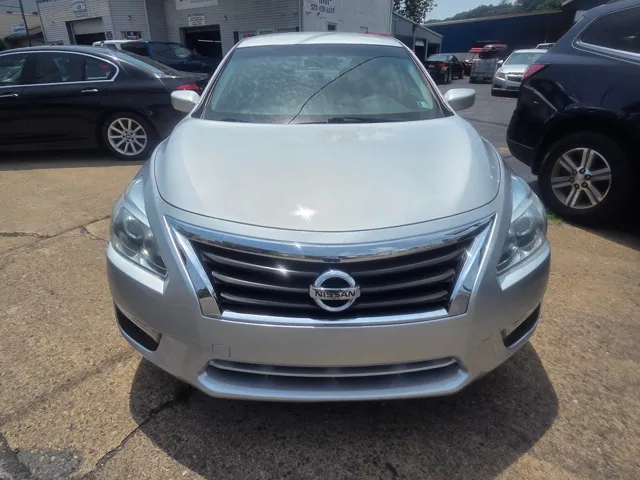 2015 Nissan Altima S - Photo 2