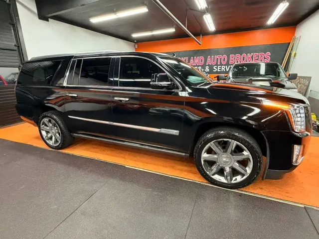 2016 Cadillac Escalade ESV Premium's photo