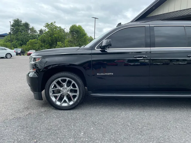 2019 Chevrolet Suburban LT photo 2