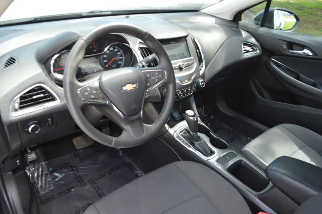 2017 Chevrolet Cruze LT - Photo 13