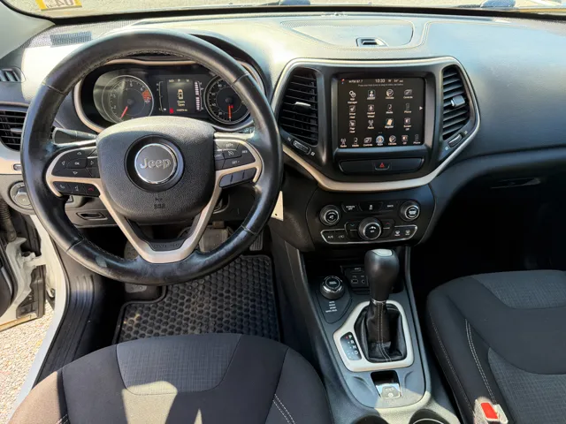 2016 Jeep Cherokee Altitude - Photo 16