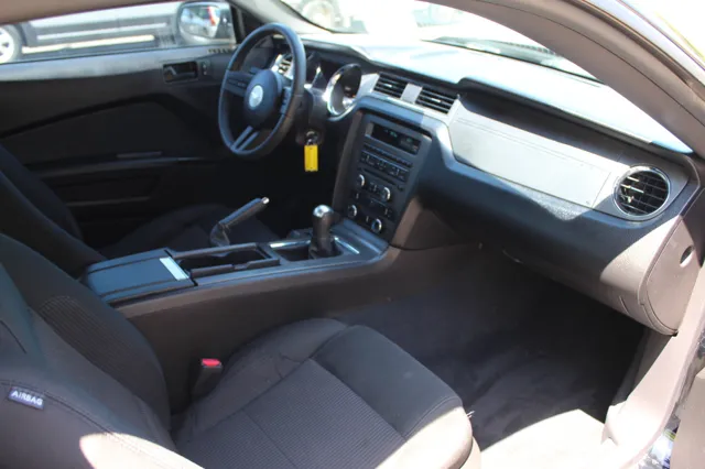 2010 Ford Mustang GT - Photo 16