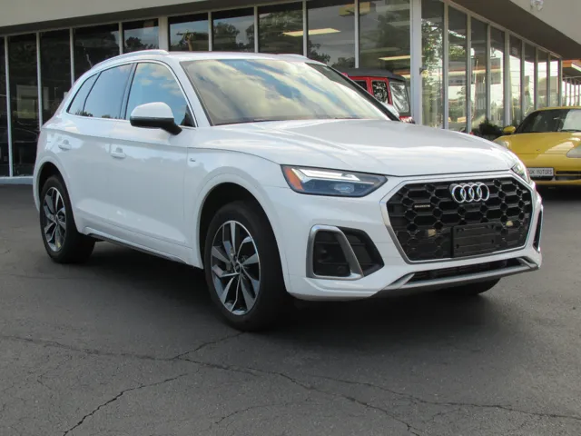 2022 Audi Q5 Premium Plus's photo