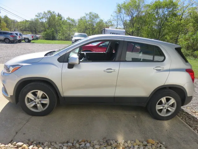 2019 Chevrolet Trax LS photo 3