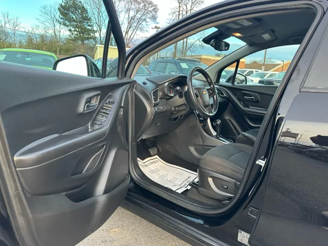 2020 Chevrolet Trax LS - Photo 11