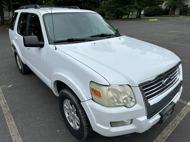 2010 Ford Explorer XLT photo 2