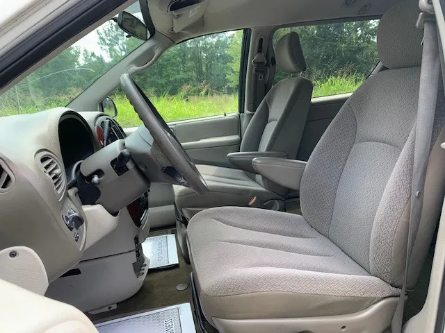 2006 Chrysler Town & Country LX photo 26