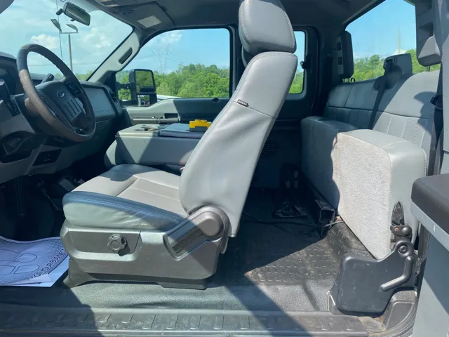 2016 Ford F-550 - Photo 8