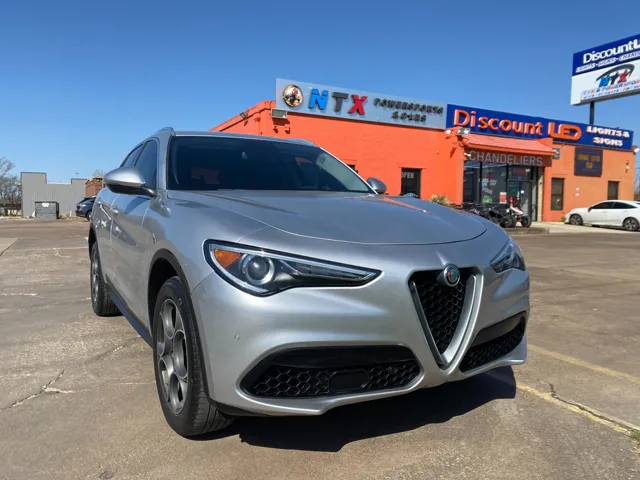 2018 Alfa Romeo Stelvio Base's photo