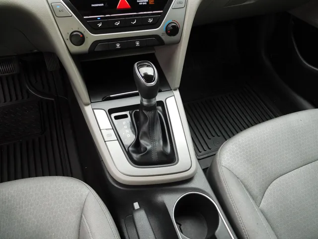 2017 Hyundai Elantra SE - Photo 8