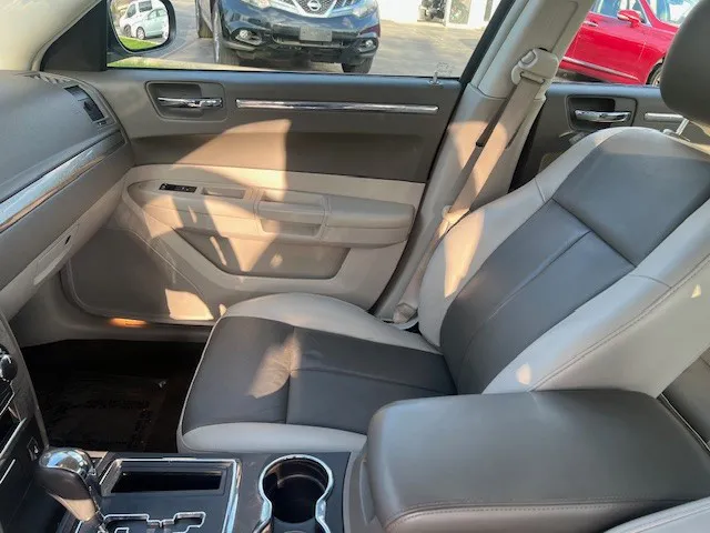 2008 Chrysler 300 Touring - Photo 12