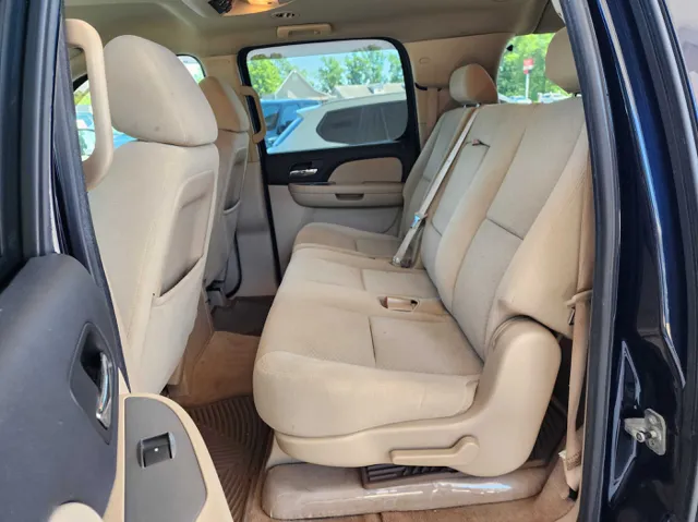 2008 Chevrolet Suburban LS - Photo 13