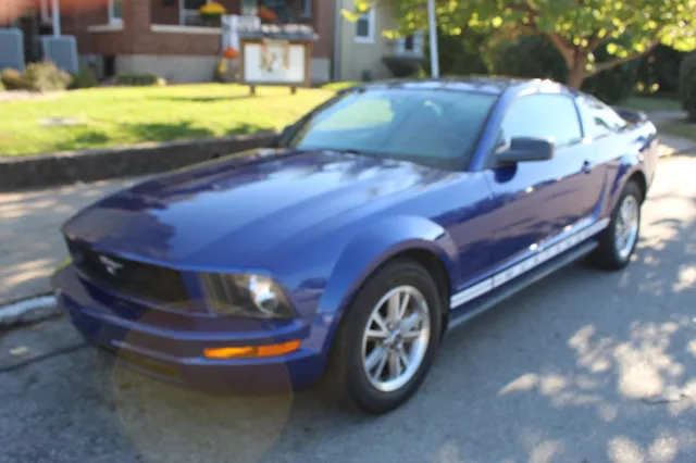 2005 Ford Mustang Deluxe