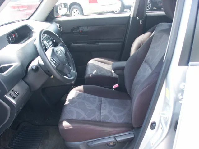 2011 Scion xB photo 5