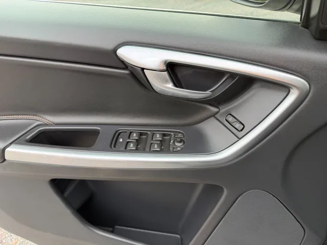 2017 Volvo XC60 T5 Dynamic - Photo 18