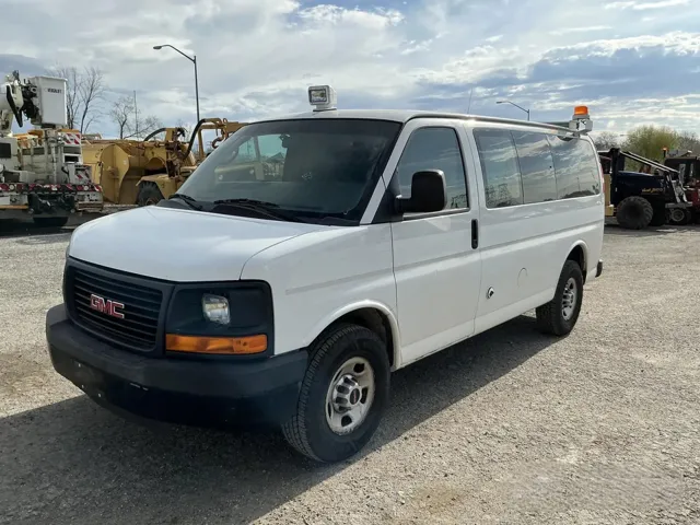 2015 GMC Savana 2500 Cargo Van's photo
