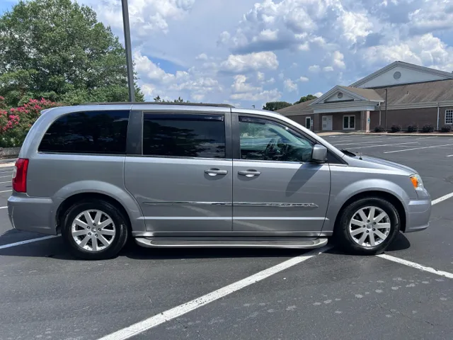2015 Chrysler Town & Country Touring - Photo 7