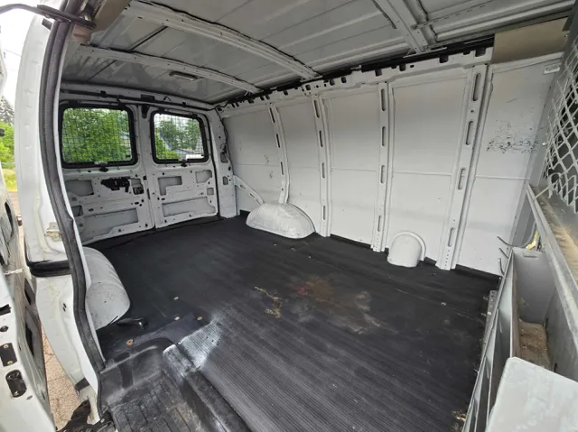 2004 Chevrolet Express Base - Photo 8
