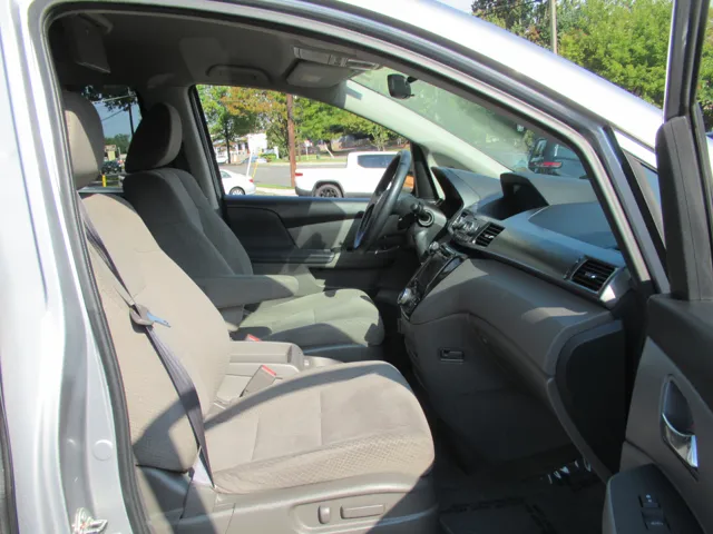 2013 Honda Odyssey LX - Photo 23