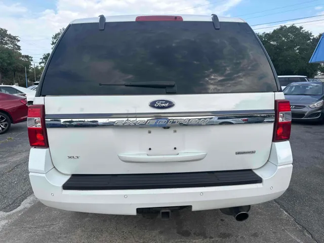 2017 Ford Expedition XLT photo 2