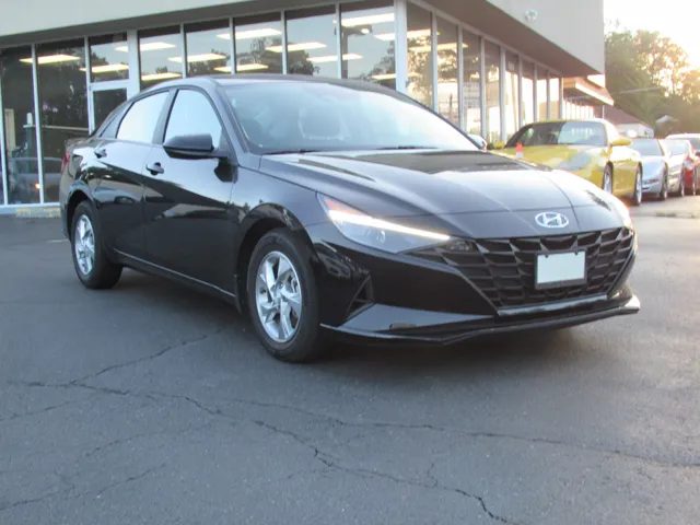 2023 Hyundai Elantra SE