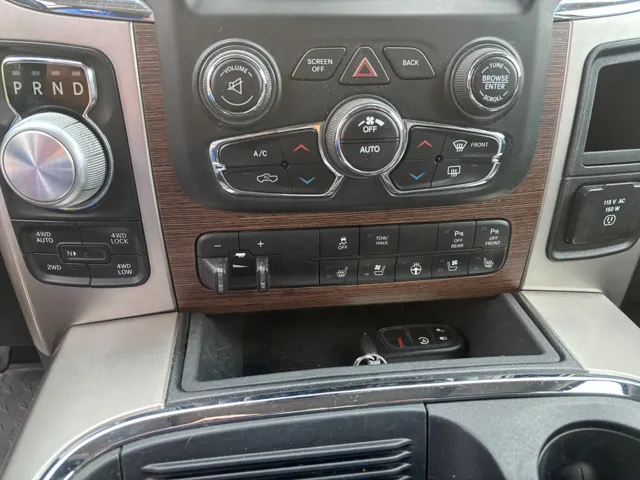 2017 Ram 1500 Laramie photo 8