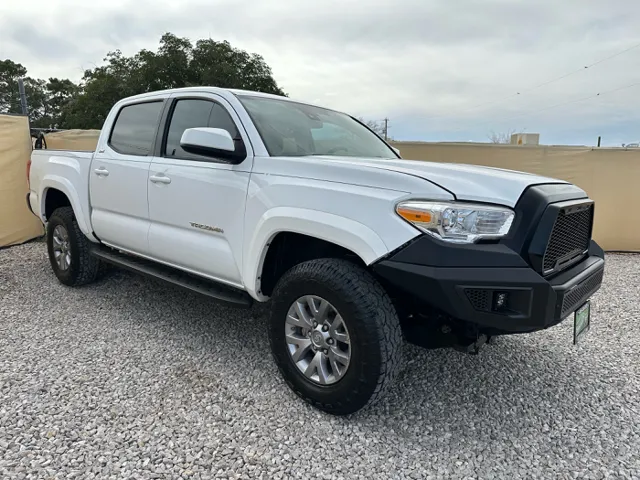 2018 Toyota Tacoma SR5's photo